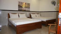 Motel Hoang Gia - Motels