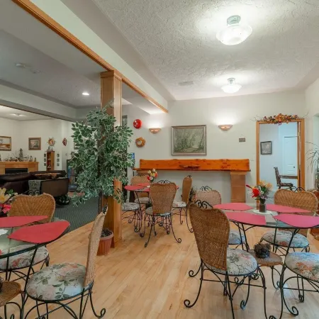 Cedar Wood Lodge Bed & Breakfast Inn