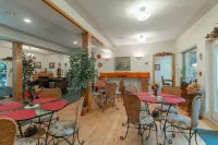 Cedar Wood Lodge Bed & Breakfast Inn