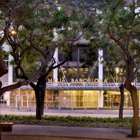 Meliá Barcelona Sarrià Отели рядом с достопримечательностью «Железнодорожный вокзал Ла-Бонанова»