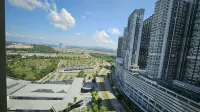 HostaHome Suites at Afiniti Residence Walk to Legoland - 屋上プール