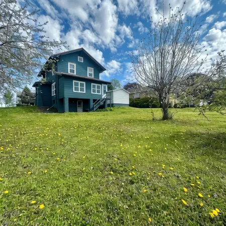 4BR Retreat in Waukon • Group Friendly