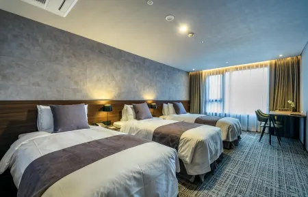Hotel With City