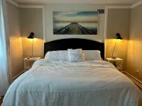 Rustic Luxe 4BR 2.5 Bath 1.5 Acres,  in Heart of Brighton – Entire Spacious Home - Homestays