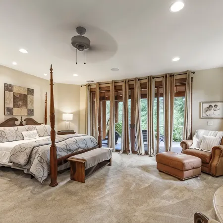 Cdas Finest Secluded Waterfront Estate 7000 Sq ft 5 Forested Acres-Close to Town