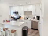 Arlington Entertainment District Home Purple Door - 4 ดาว