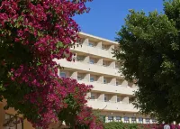 Hotel Club Cala Romani - Parkplatz