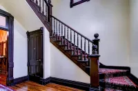 Spacious 7-Bedroom, 4 Bathroom House with WiFi and New Hvac in Wonderful Wichita - Bungalows