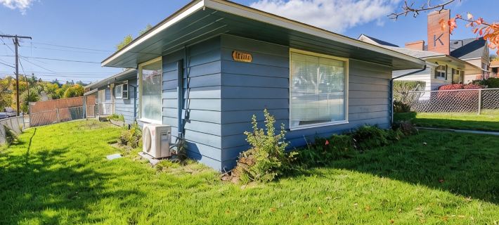 The Nest with Firepit & Backyard Swings Hotels in Klamath County