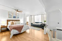 Charming Riverwalk Retreat – Spacious Downtown Condo