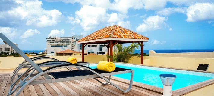 Penthouse of 200m2 with private pool Hotels in Lowlands