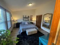 Spacious 5-bedroom house with WiFi, AC in charming Arvada Hotels in Arvada