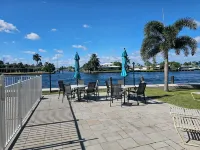 Gorgeous direct Intracoastal views in the heart of Pompano Beach - Homestays