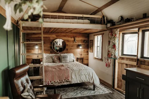 Private tiny cabin- 10 minutes from Dale Hollow Lake!
