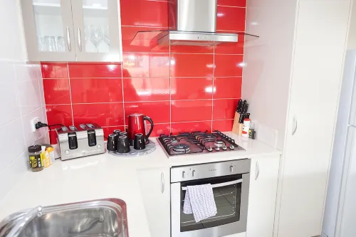 Unit Close to Airport, Hospital, Shops & Transport - Lemmikkieläimet sallittu