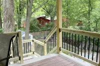 Entire Top Floor Only: Okoboji Oasis/ Private Entrance - Apartments