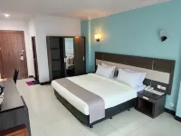 Hotel Bintang Redannte Hotels near Rumah Makan Cibiuk
