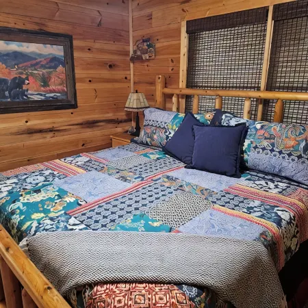 Relaxing 2 bedroom 2 bath cabin minutes from Dahlonega city center!