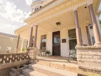 4-bedroom house in historic downtown Xenia w/WiFi, AC. Book your stay now! - 4-Star