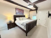 Downtown Ludlow, walk to ski shuttle, room for multiple families, pet friendly! - 4-Star