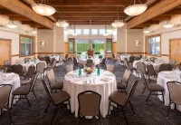 The Cove Lakeside Resort