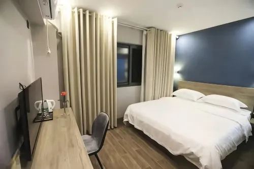 Gaoxian Bairui Hotel