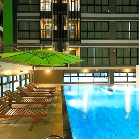 The Plimplace Hotel Отели рядом с достопримечательностью «Школа Хорванг»