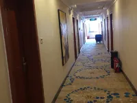 Huayue Fashion Hotel (Gongyi Xinhua North Road Dasong Food City)