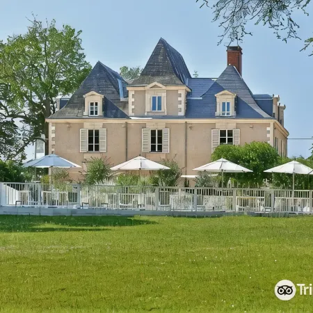 Hôtel & Restaurant - le Manoir des Cèdres - Piscine extérieure et Climatisation