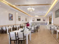 Vienna International Hotel (Taoyuan Longba) - parking