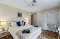Step Free Beach Retreat with Cowboy Pool and Pack N Play - สระว่ายน้ำส่วนตัว