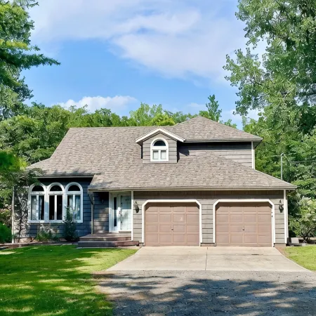 Charming and Private 3-bedroom house by Saylorville Lake, North of Johnston