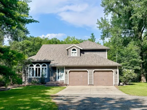 Charming and Private 3-bedroom house by Saylorville Lake, North of Johnston - Boutique