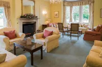 Guyers House Hotel and Restaurant - ที่มีที่จอดรถ