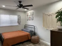 Cozy 3 bed/ 2 bath with a Brewery Feel Patio - 주방