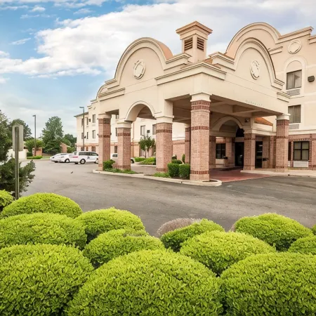 Comfort Inn & Suites Airport-American Way