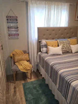 Rustik Inn cozy home away from home. のホテル
