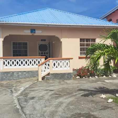 PalmVille - Charming 2-bedroom house with AC, WiFi