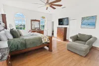 Large Family Retreat • Pool • Game Room • Gym • Near Beaches • Shopping! - Kitchens