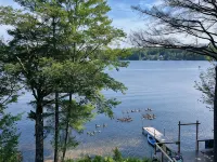 Half Moon Lake, Barnstead, NH vacation house on water front with firepit Hotels in Barnstead