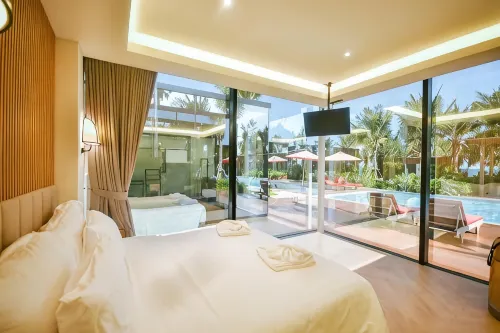Mirror Mirror Hotel Cafe & Restaurant - Pools