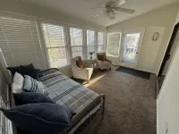 Lake Hartwell ~ Boat ~ Kayaks ~ Fire Pit ~ Private Dock ~ Bar ~ Pool Table - Homestays