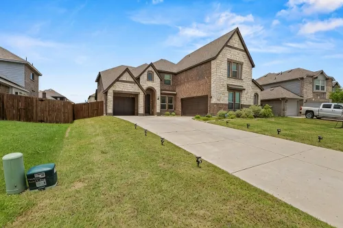 Rooftop Bliss 4br with Crib/office Space, Free parking/AC with WiFi in Mesquite - Kitchens
