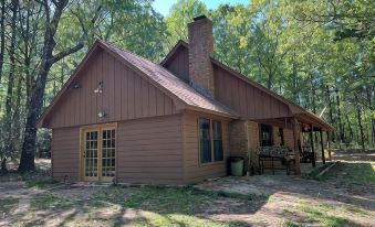 Priv 80 secluded spa cabin retreat in woods nature ATV trails fish hunt relax