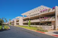 Top Floor Maui Banyan Remodeled Studio With King Bed Steps to Beach/Shops