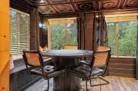 NEW!! Modern, updated 2-bedroom cabin with WiFi, games and views in quaint Pine