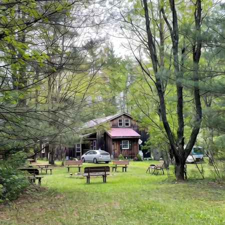 Rustic 4-bedroom cabin, on lake with WiFi, near AdirondacksA Place to Remember!