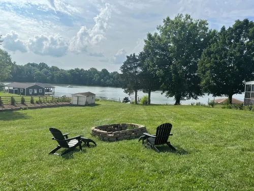 Waterfront Home Newly Renovated Beautiful Lake Views / Deck with 2 kayaks