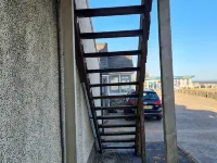 Beachside Apartment with Stunning Sea Views (only a few steps from the beach Ξενοδοχεία στην πόλη Pendine