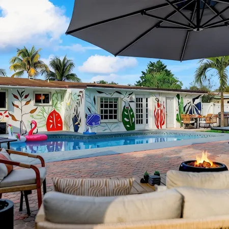 Sunny-Haven 3 Bedroom PoolVilla With GameRoom near the Beach & Shopping Centers